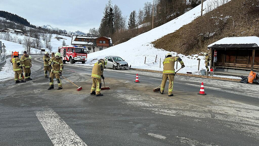Verletzte bei Crash auf B164