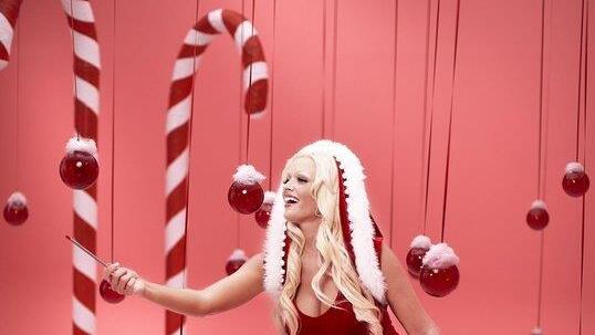 Daniela Katzenberger im Weihnachtslook