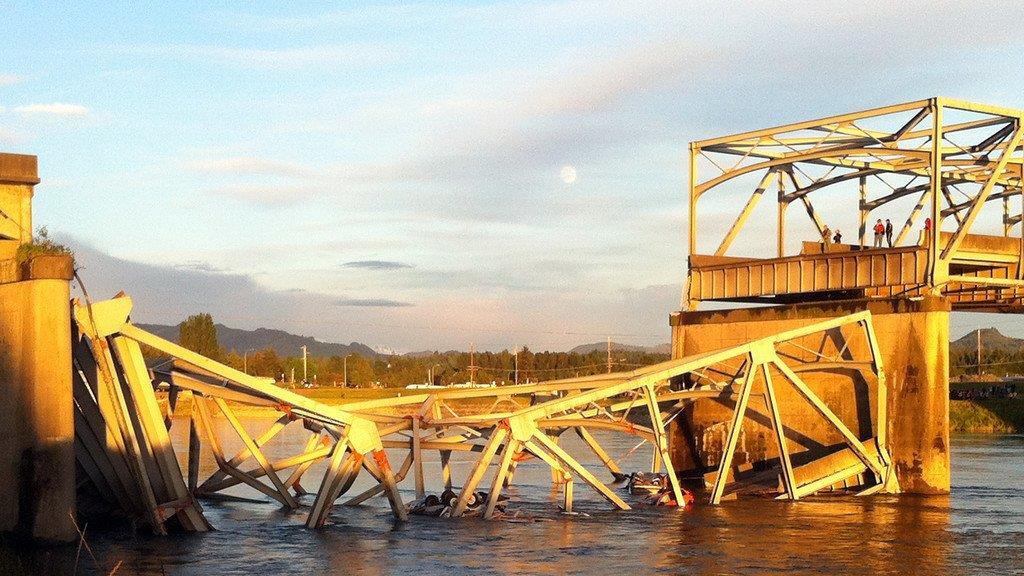 Autobahnbrücke eingestürzt