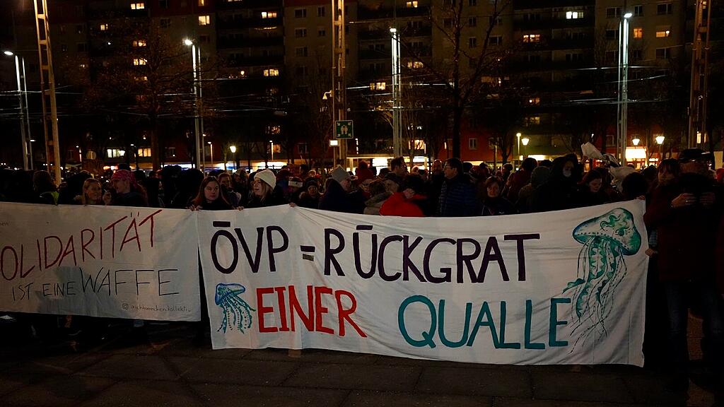 Demo gegen Blau-Schwarz, Salzburg