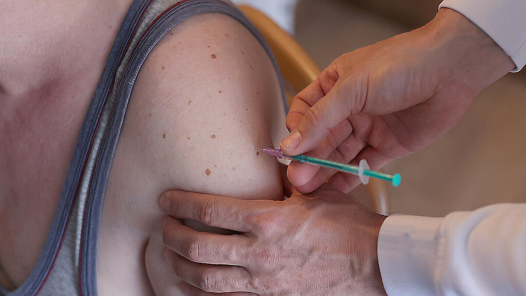 Geimpfte sind laut Studie deutlich weniger ansteckend