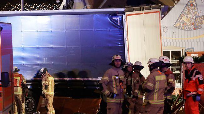 Berlin: Lastwagen fährt in Weihnachtsmarkt