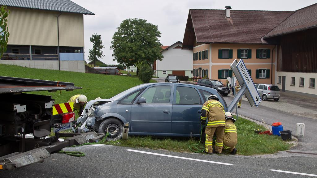 L206: Vier Verletzte nach Frontalcrash