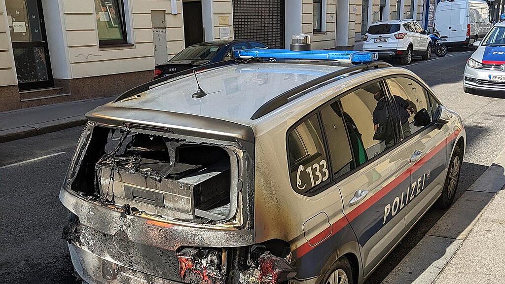 Unbekannte zündeten das Auto an
