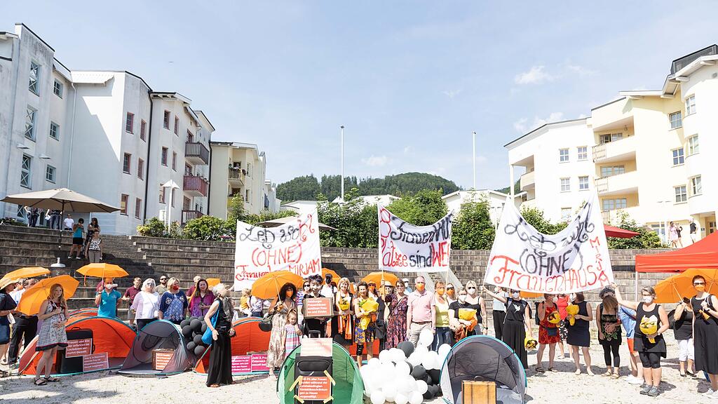 013_PR_Demo_Hallein_Frauenhaus_190621.jpg