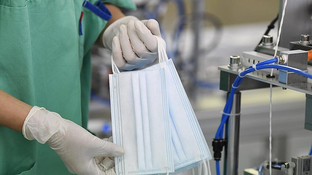 CORONAVIRUS: PRÄSENTATION PALMERS, LENZING AG "START EINER MASKENPRODUKTION"