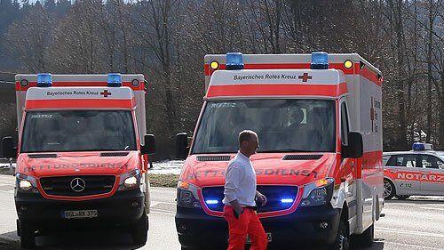 Die Verletzten wurden von der Rettung ins Krankenhaus eingeliefert.