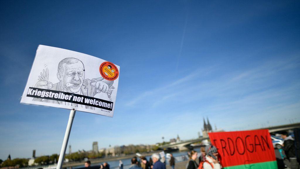 Demos gegen Erdogan in Deutschland