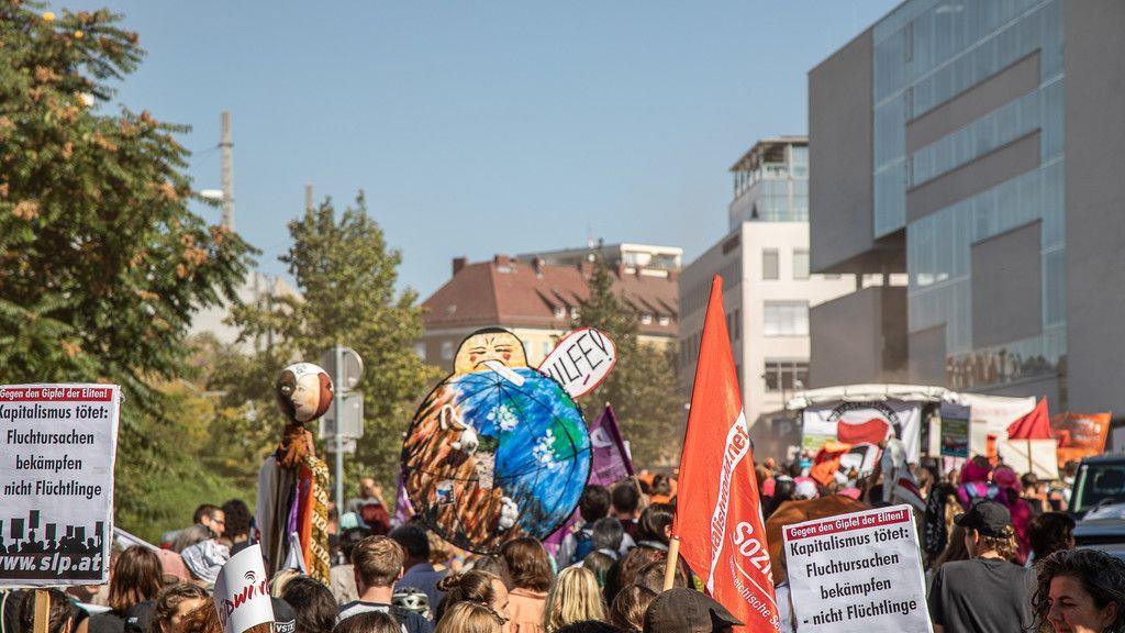 Eu-Gipfel: Demo in Salzburg, II