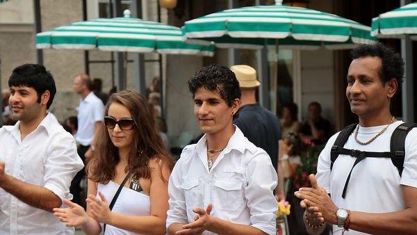 Bilder vom Flashmob gegen Abschiebung