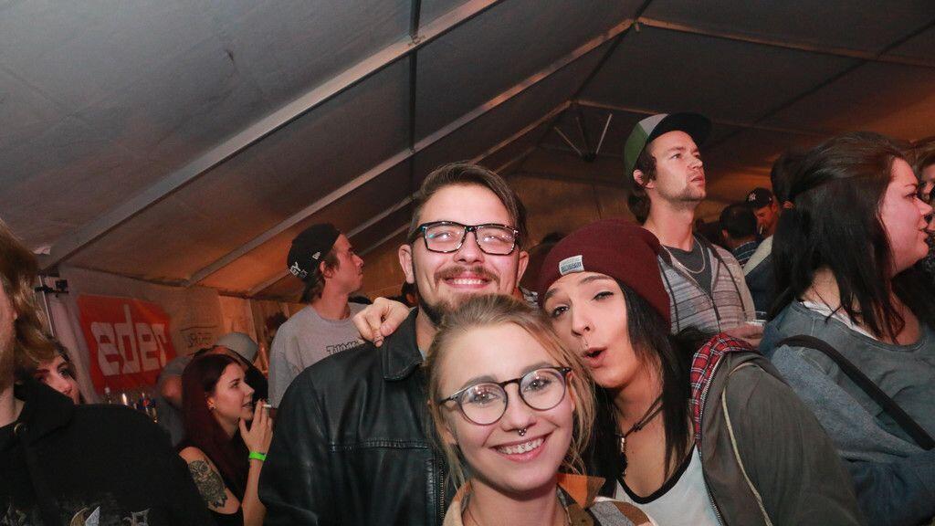 Vier Bands heizten den Besuchern ordentlich ein.
