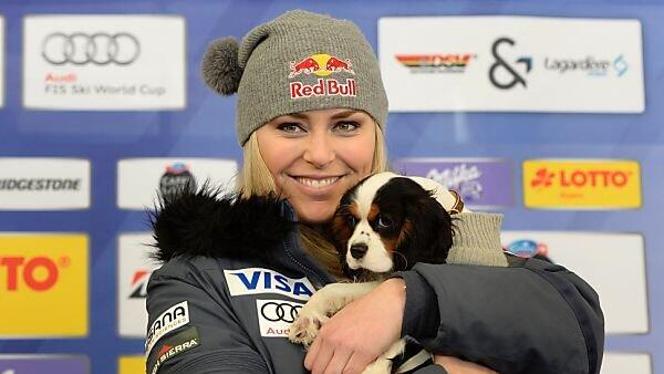 Lindsey Vonn ließ sich von ihrem Schoßhündchen Lucie trösten