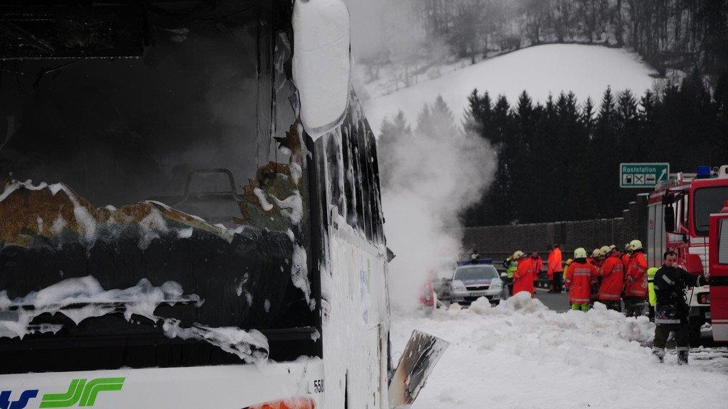 Reisebus in Vollbrand