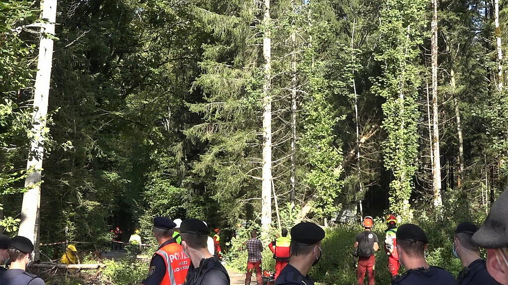 Polizeigro\u00dfeinsatz in Bad Vigaun