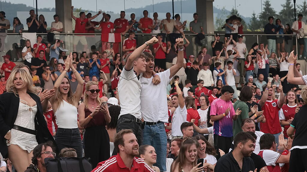 Public Viewing in Salzburg: Österreich vs. Polen