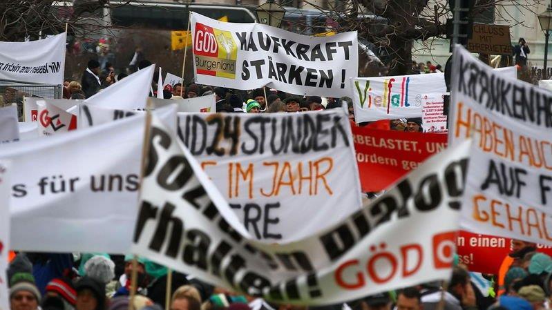 Salzburger demonstrieren in Wien