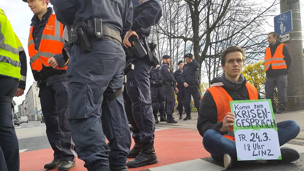 Klebeprotest Linz