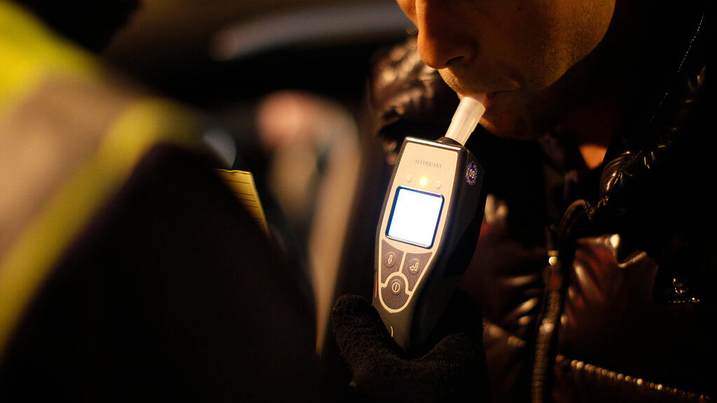 symb_alkolenker symb_alkotest symb_alkomat symb_polizeikontrolle