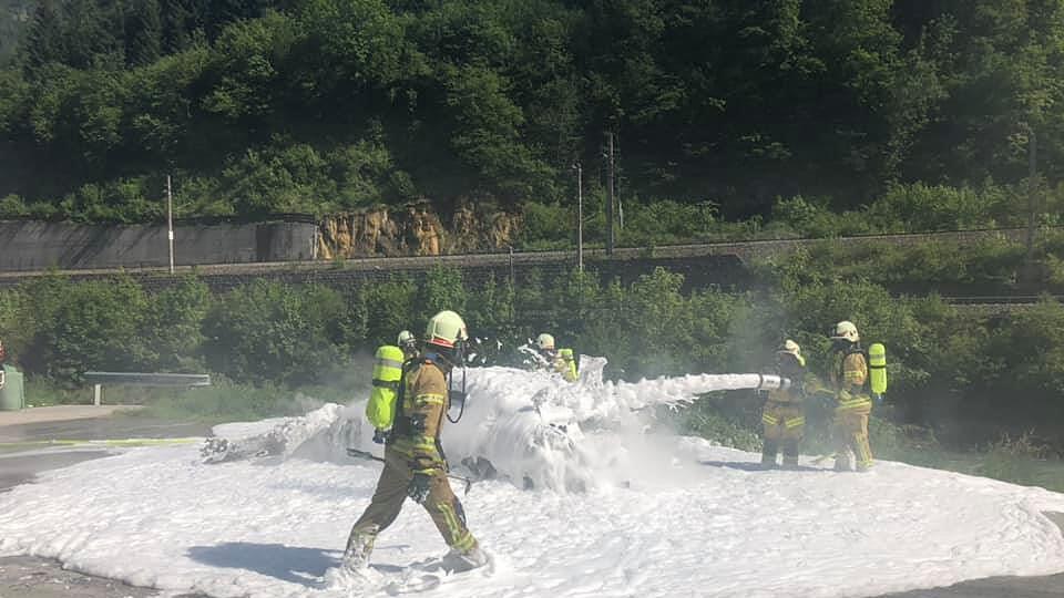 Auto in Vollbrand