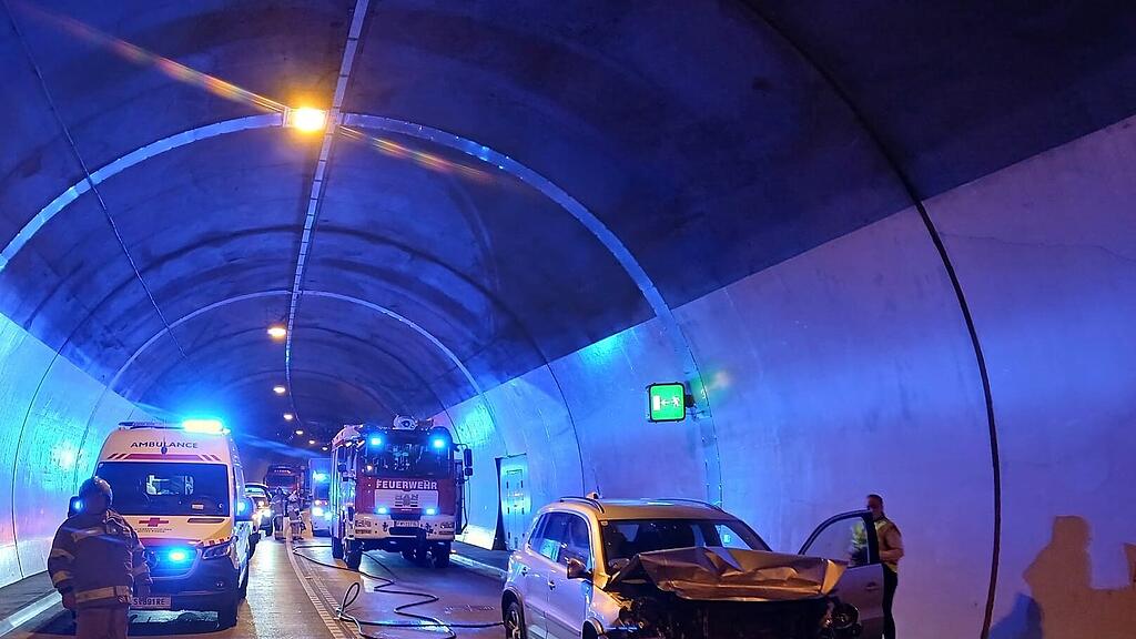 Zwei Verletzte bei Unfall im Umfahrungstunnel Henndorf