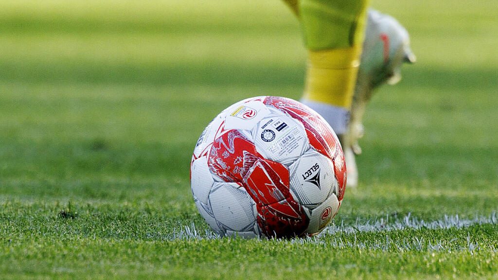 Erste Spieler verlassen das möglicherweise sinkende Schiff