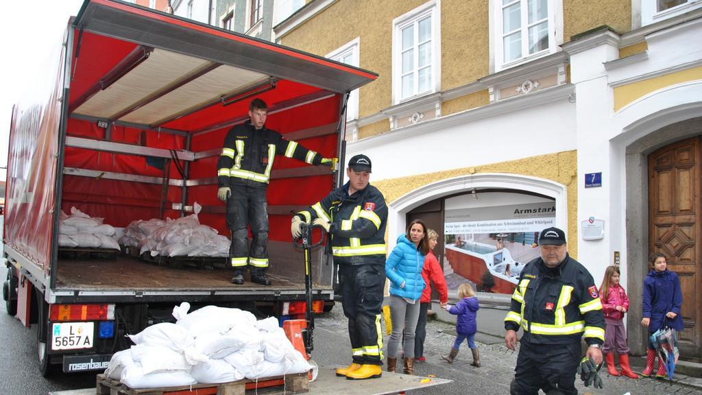 OÖ: Evakuierung per Boot