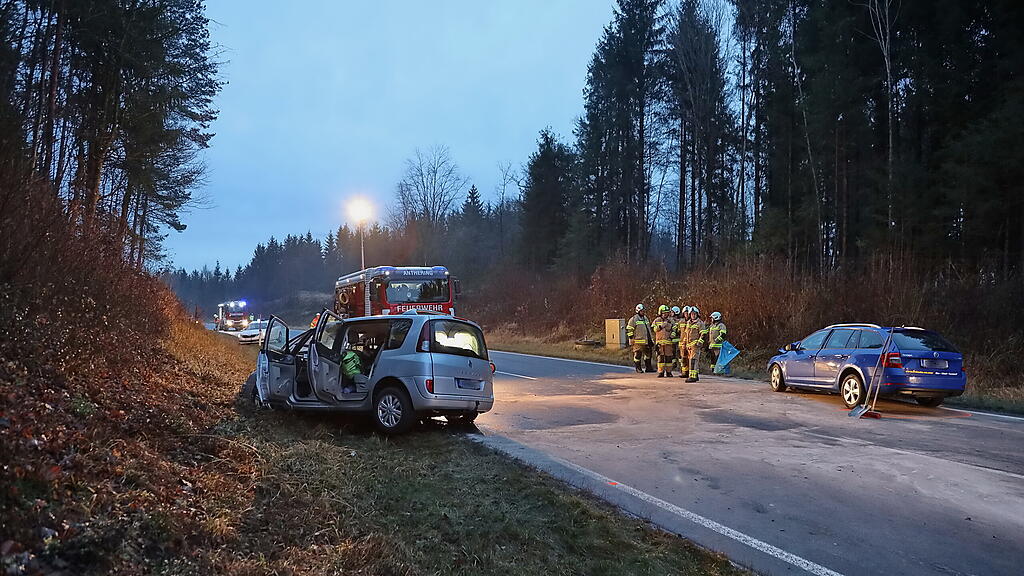 Frontalcrash auf B156 in Anthering