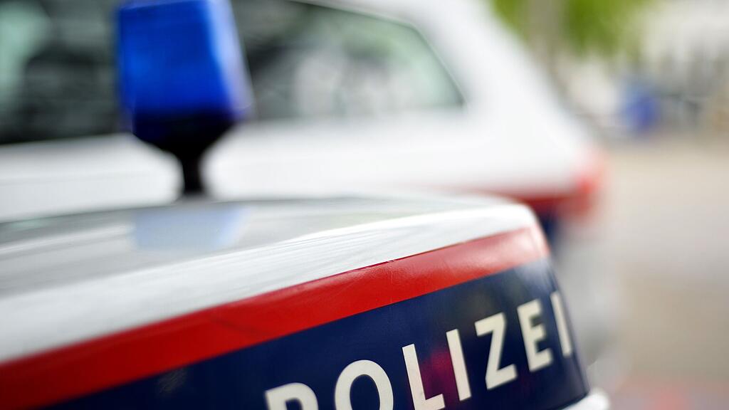 Die Polizei bittet um Hinweise zu dem Vorfall.