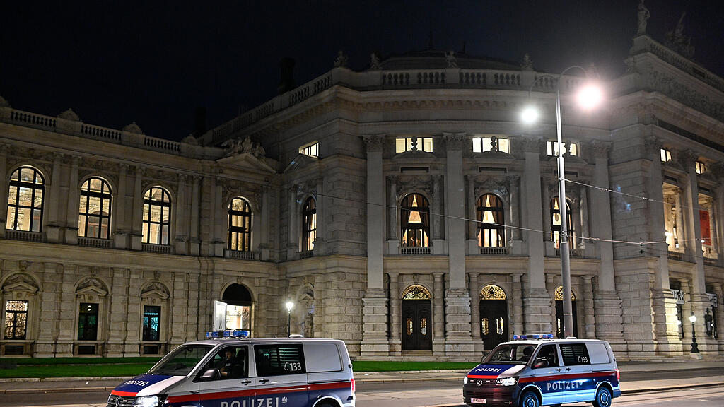 Wien-Terror: Publikum aus Burgtheater eskortiert