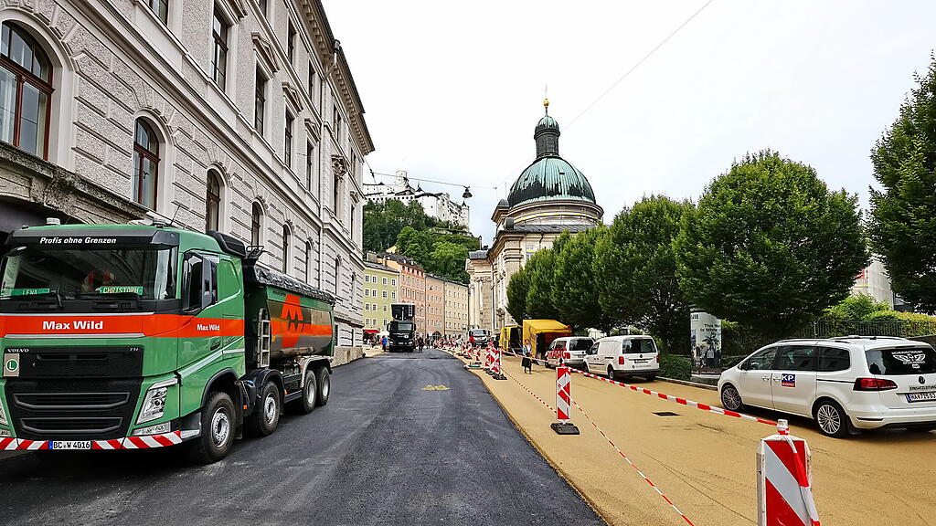 Kajetanerplatz Asphaltierungsarbeiten Endspurt