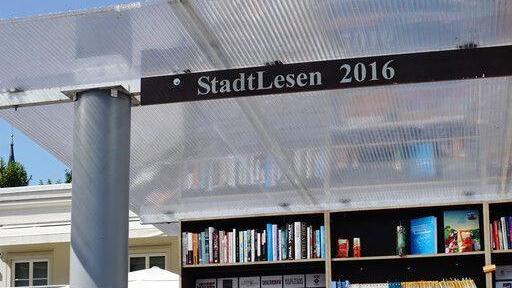 "Stadt Lesen" am Mozartplatz