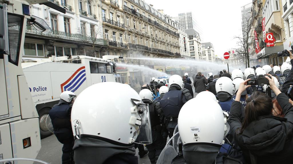 Hooligans randalieren in Brüssel