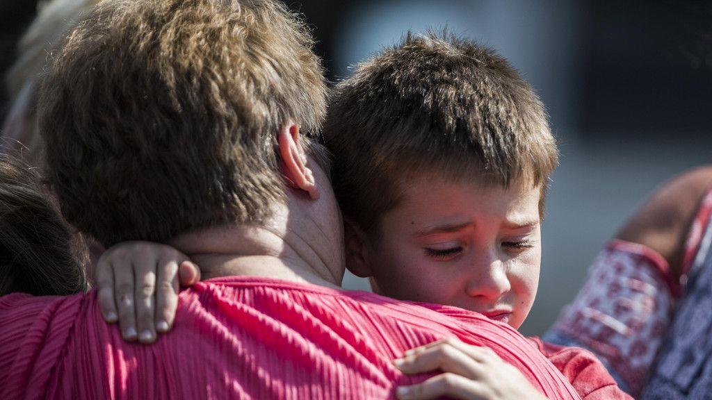Jugendlicher schießt an US-Schule um sich