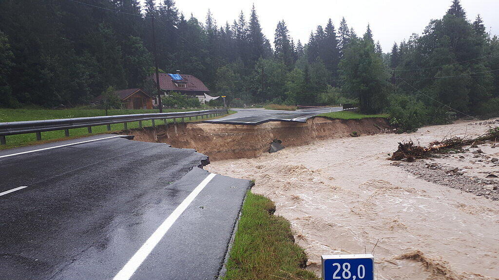 Hochwasser in Ru\u00dfbach am Pass Gsch\u00fctt