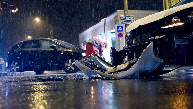 Der Unfall forderte drei Verletzte.