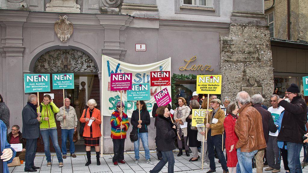 Demo gegen den Ausbau der Mönchsberggarage