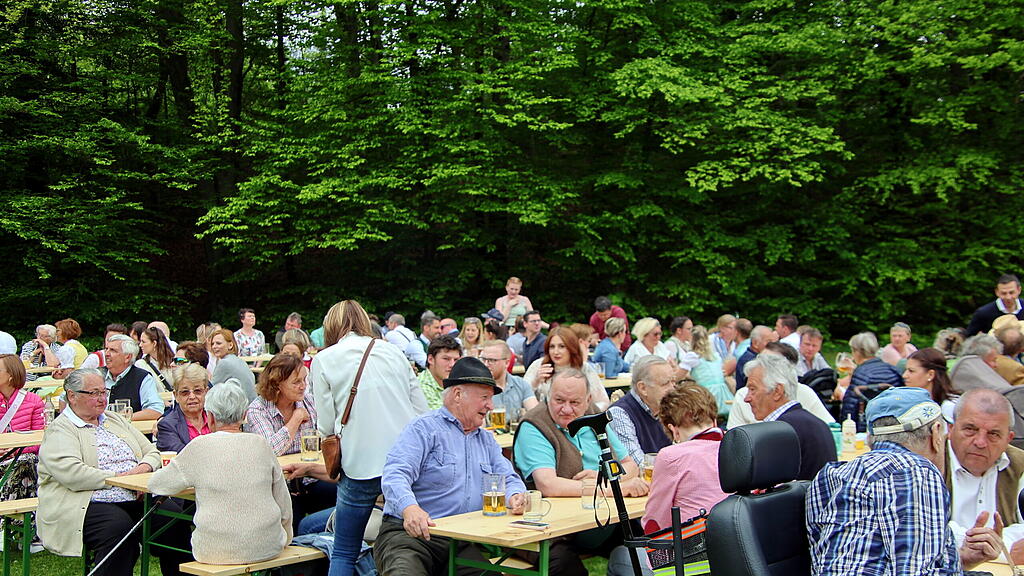 Maibaumaufstellen in St. Jakob am Thurn