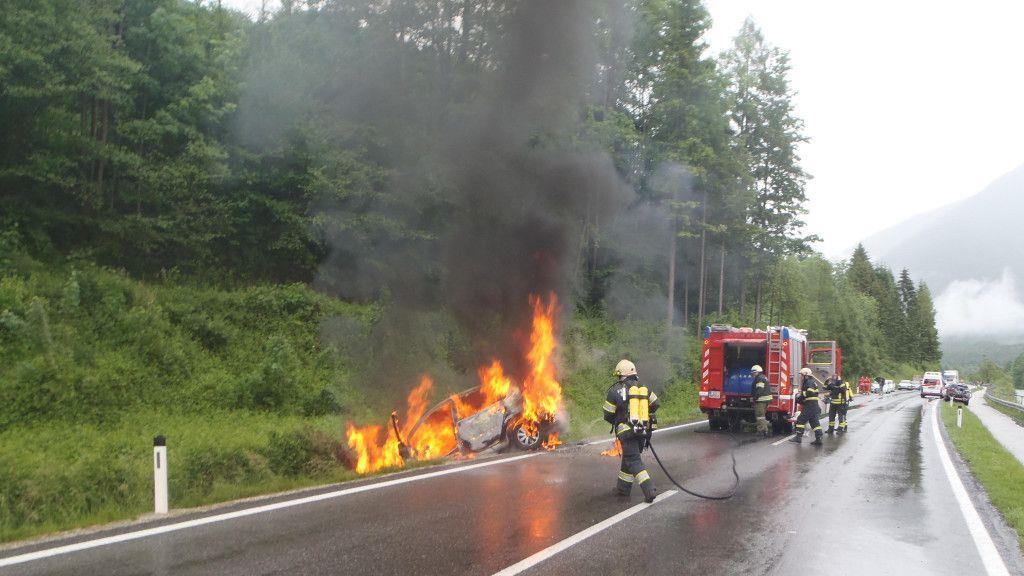 Pkw-Brand auf der B145