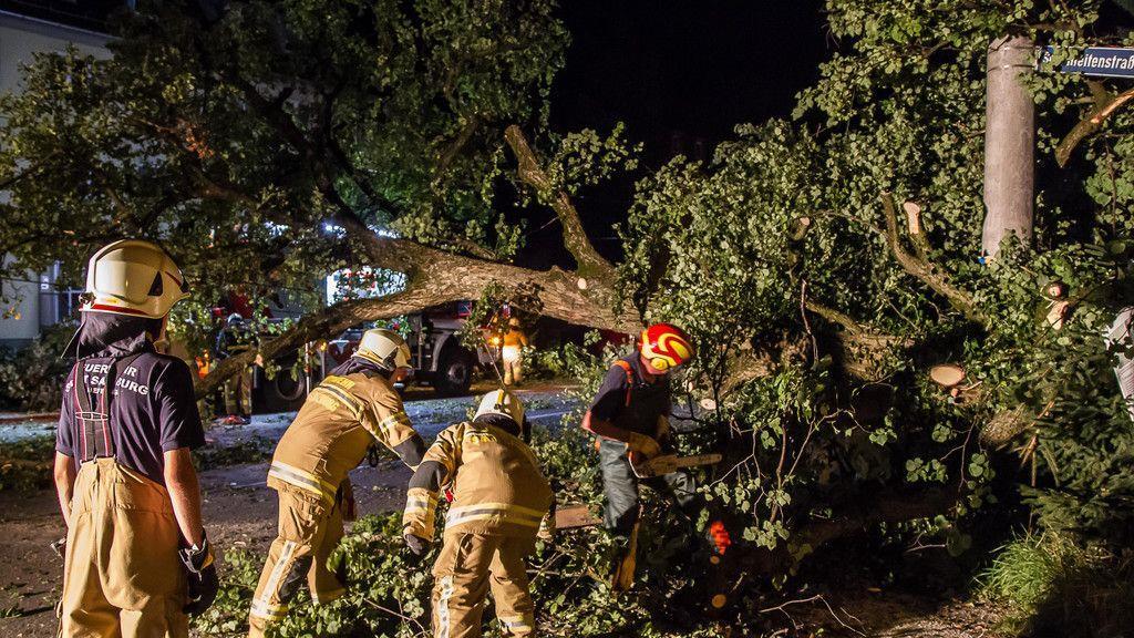 Sturm: Feuerwehren in Salzburg im Großeinsatz