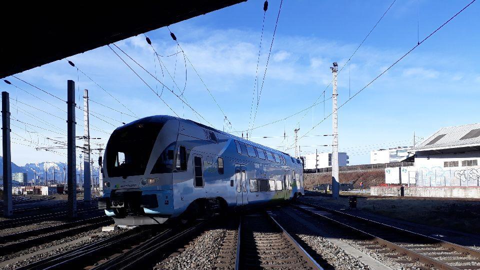 Zuggarnitur am Salzburger Hauptbahnhof entgleist I