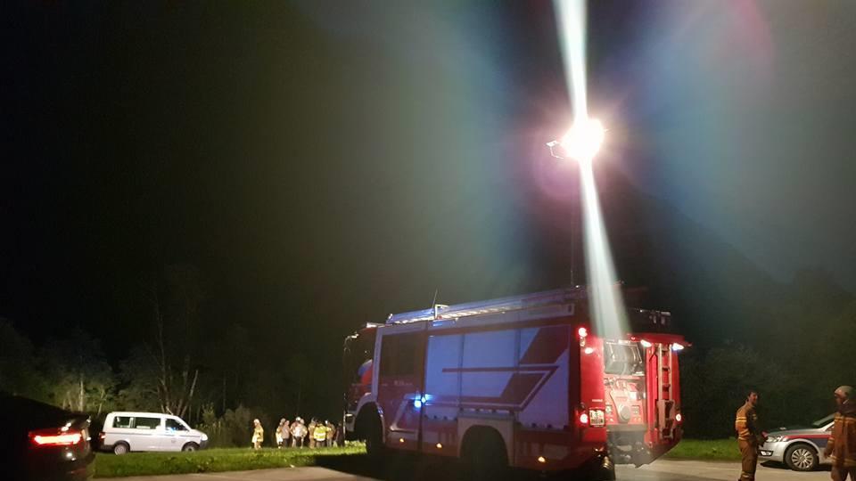 Pkw stürzt in Fuscher Ache