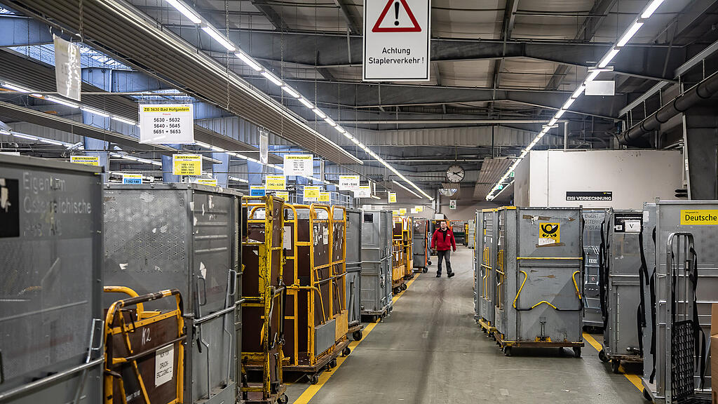 Hochsaison im Post-Verteilerzentrum Wals