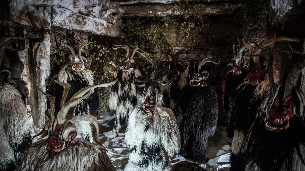 Maskenausstellung in der Alten Saline
