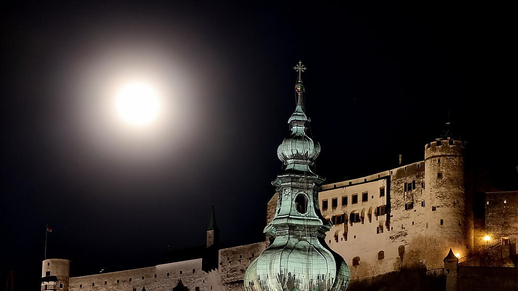Supermond in Salzburg am 26. April 2021