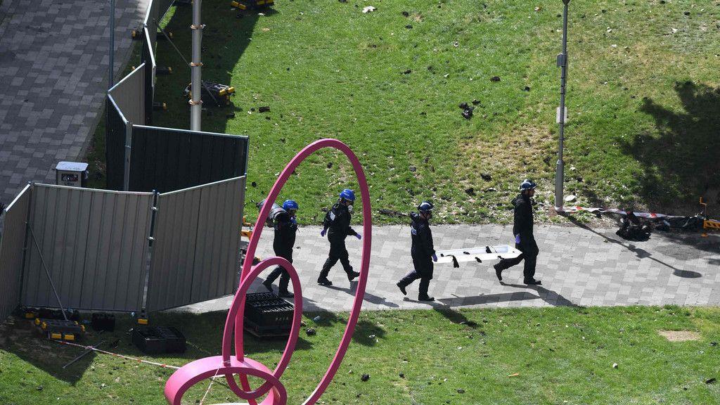 Brand in Londoner Hochhaus: Tiefe Trauer, Einsatz geht weiter