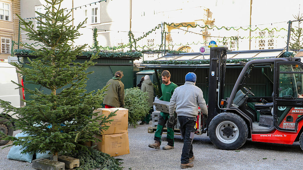 Aufbau Salzburger Christkindlmarkt, 14.11.2024