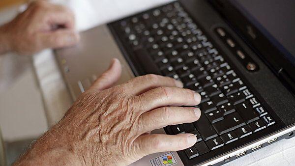 90 Prozent kaufen einmal jährlich im Netz ein