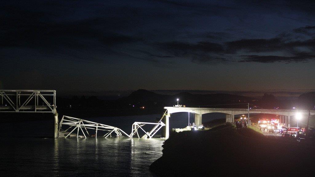 Autobahnbrücke eingestürzt