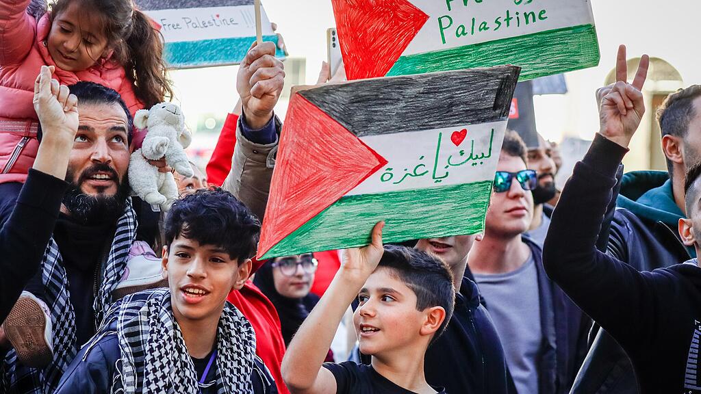 Demo in Salzburg f\u00fcr Bewohner von Gaza