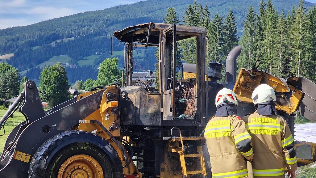 Radladerbrand in Altenmarkt